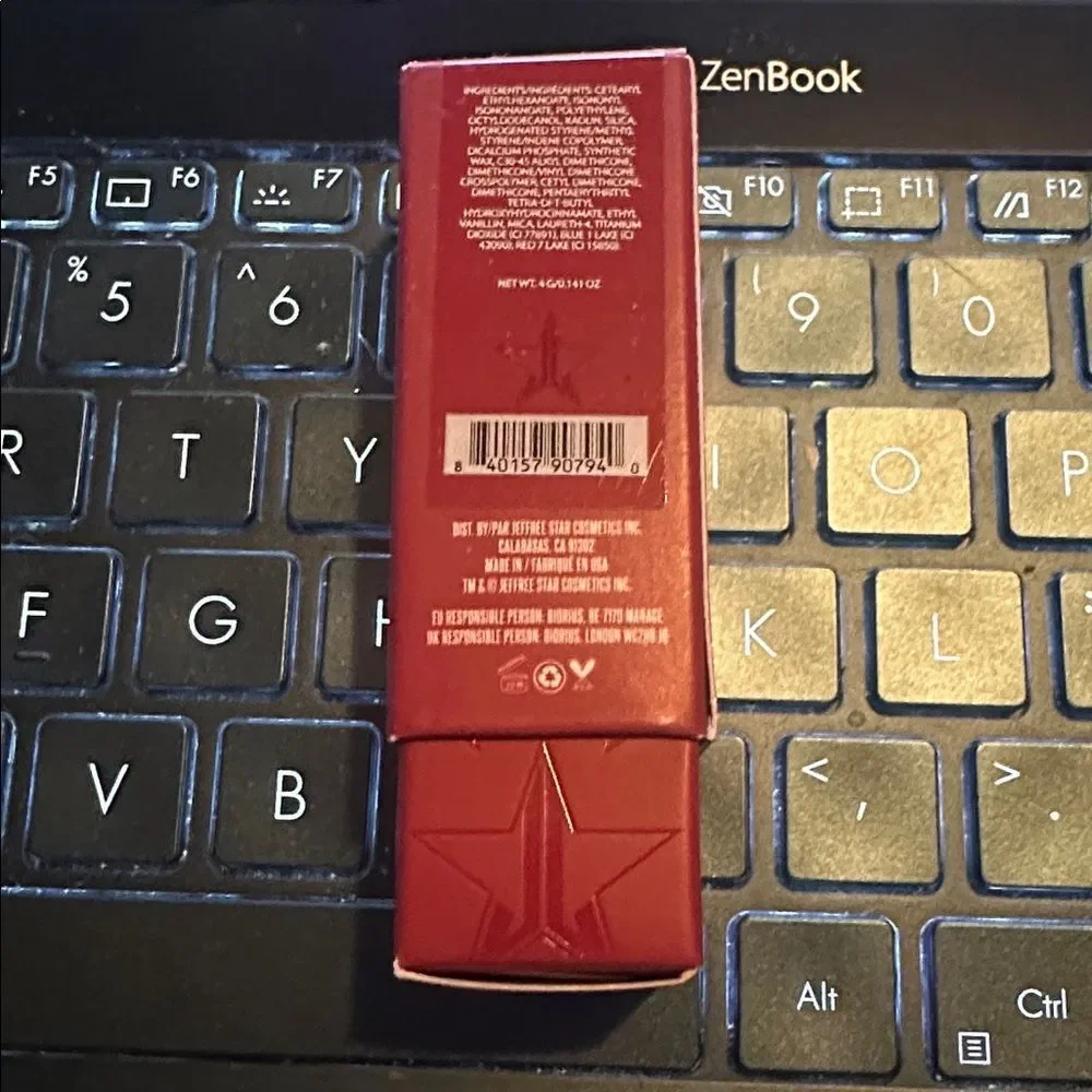 Jeffree Star Velvet Trap Lipstick Entrapment
